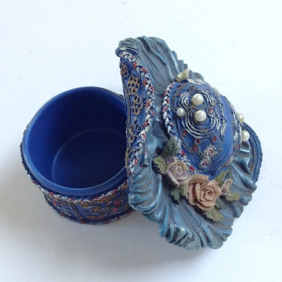 Trinket Box Hat Adorned Pearl Floral Feather Jewelry Box Home Decor Blue - Picture 1 of 8